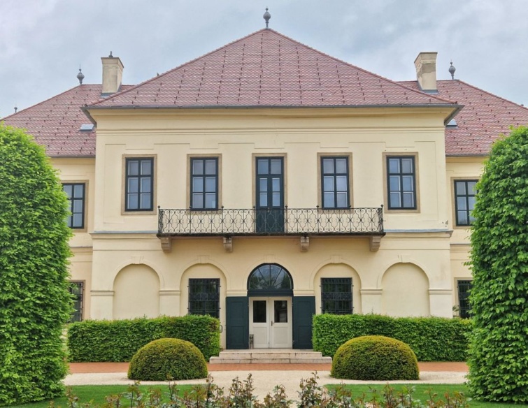 Érseki kastély Hajóson