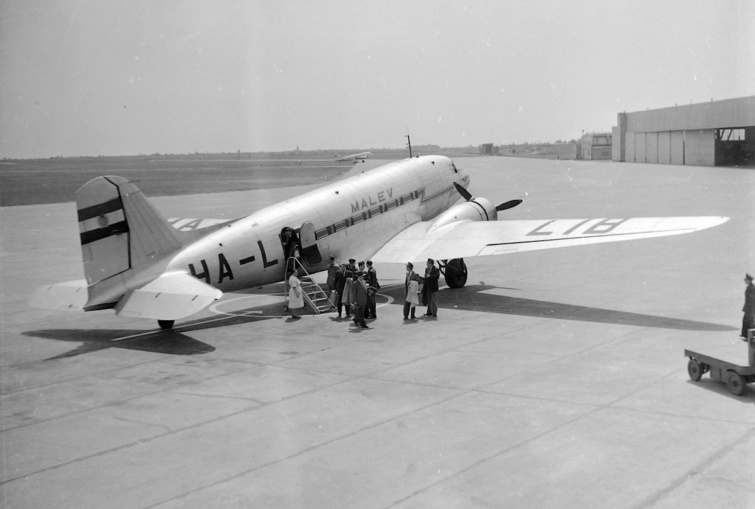 Egy eredeti Liszunov Li-2 a MALÉV szolgálatában