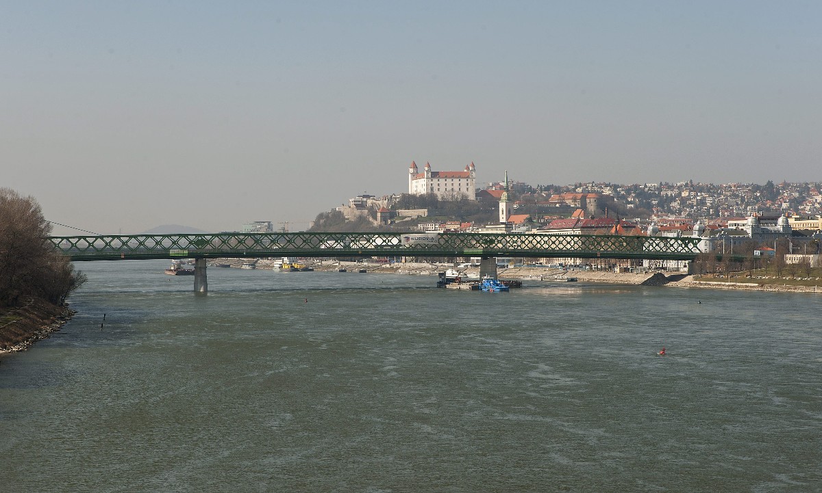 A felújított Öreg híd Pozsonyban