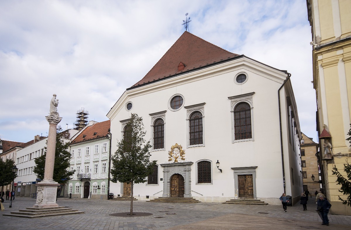 Szent Szalvátor jezsuita templom Pozsonyban 2019. november 1-jén.