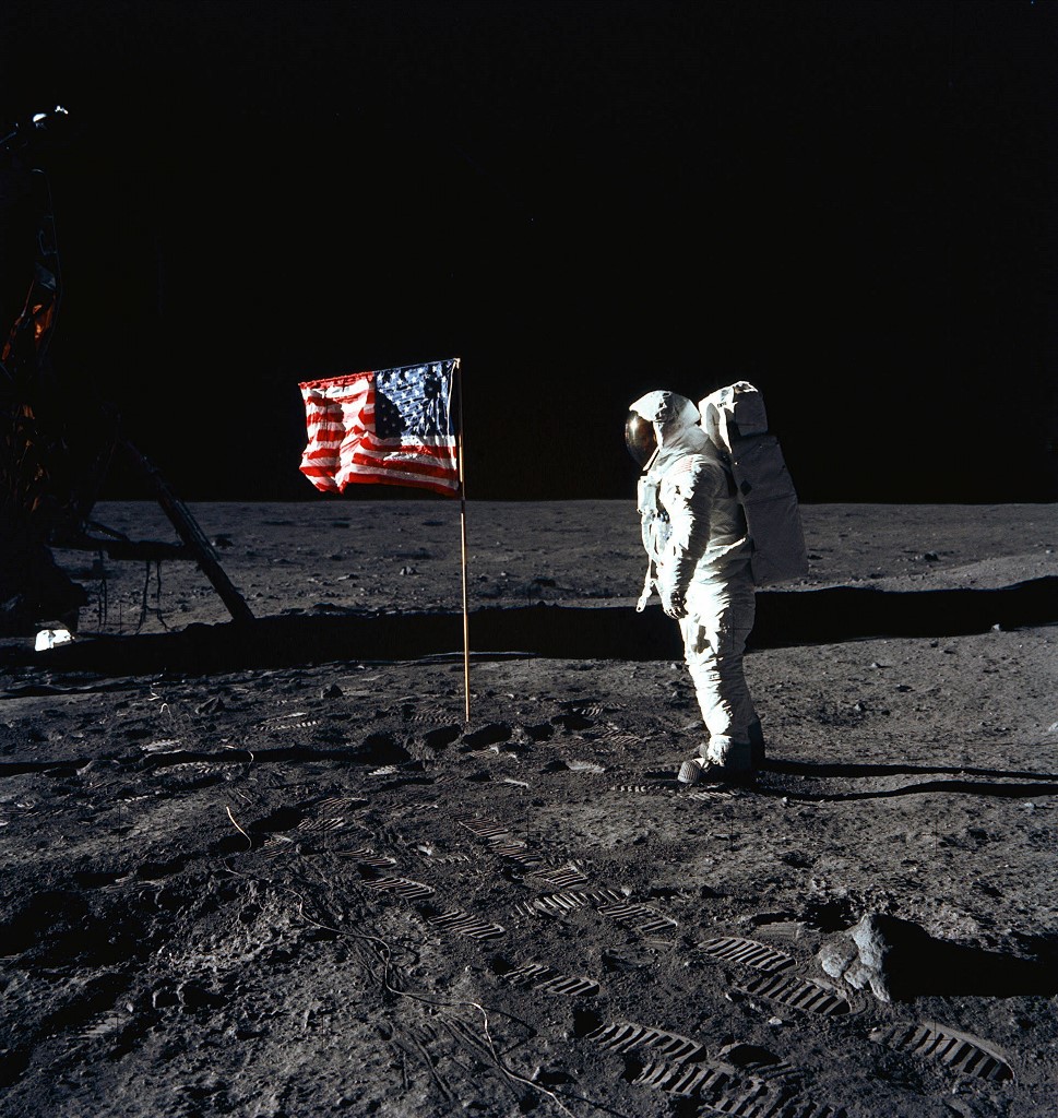 Neil Armstrong a Holdon