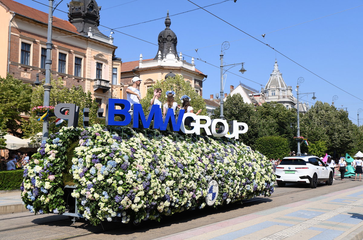 A BMW csoport kompozíciója a debreceni virágkarneválon