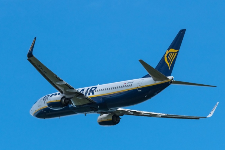 A Ryanair egy írországi központú diszkont légitársaság egyik Boeing 737-es típusú utasszállító repülőgépe emelkedik fel a Liszt Ferenc Nemzetközi repülőtérről.