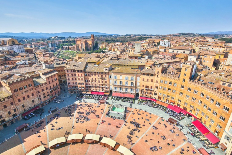 A Piazza del Campo Sienában