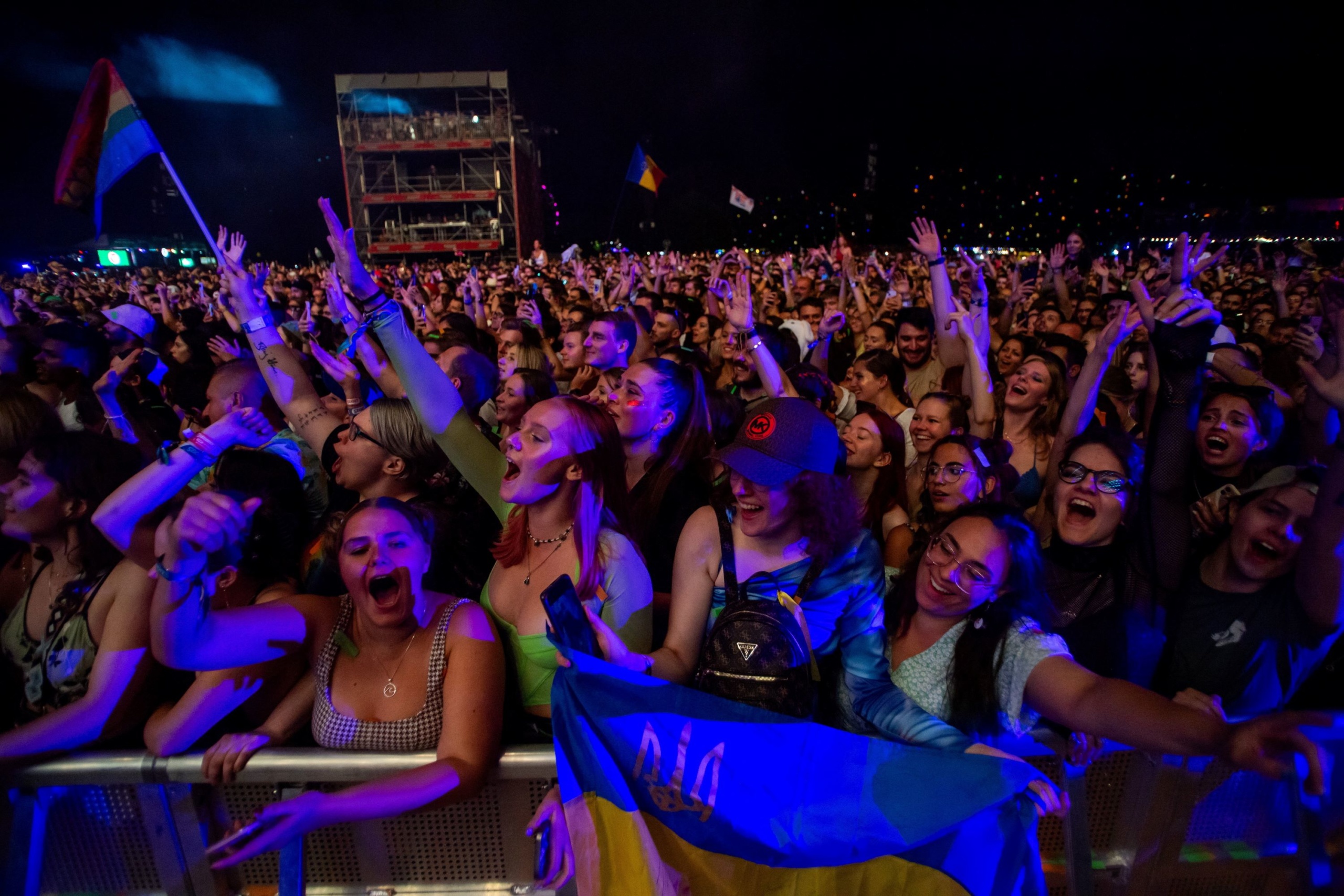 Közönség az amerikai Imagine Dragons együttes koncertjén a 29. Sziget fesztivál második napján az óbudai Hajógyári-szigeten 2023. augusztus 11-én.