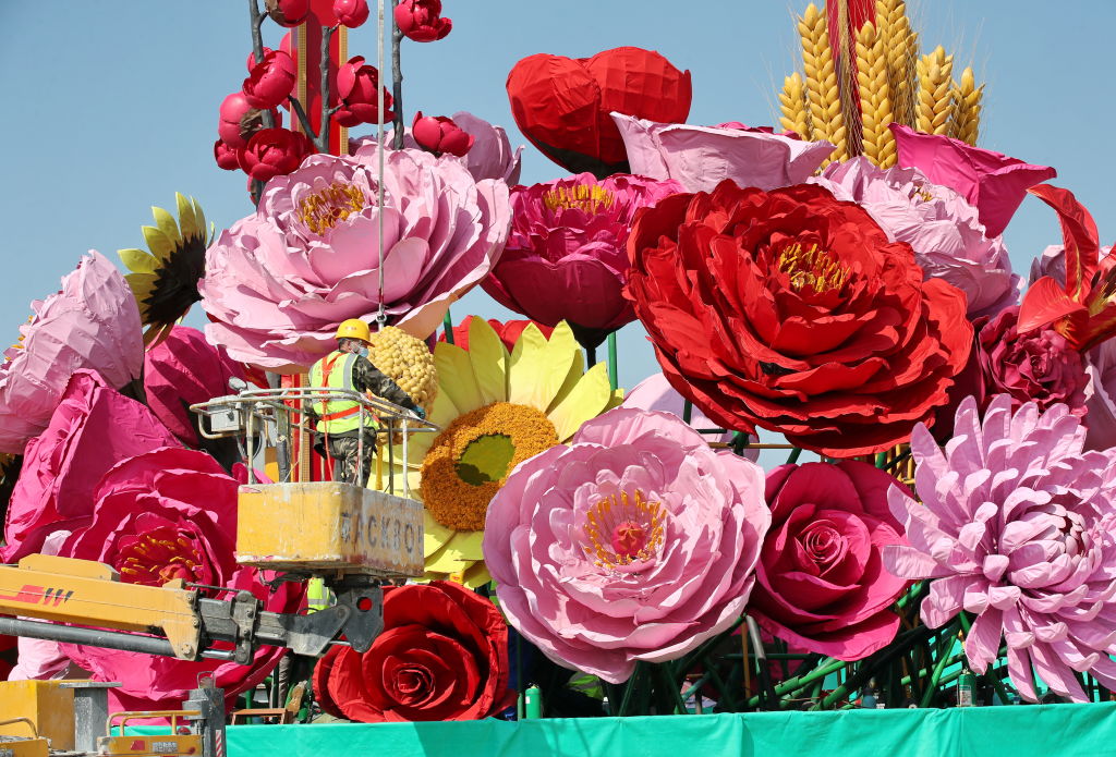 A legnagyobb virágcsokor 18 méter magas lesz Peking főterén