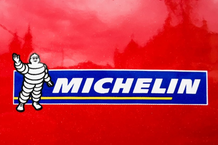 Michelin logó egy krakkói étterem bejáratánál