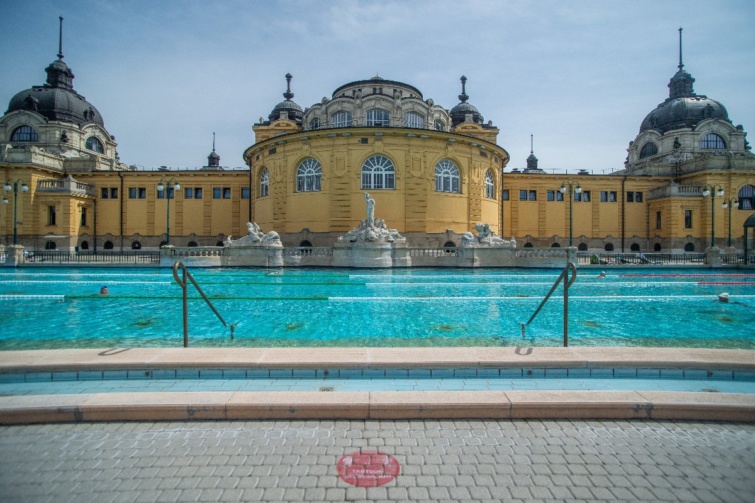 A Széchenyi fürdő a Városligetben, Budapesten