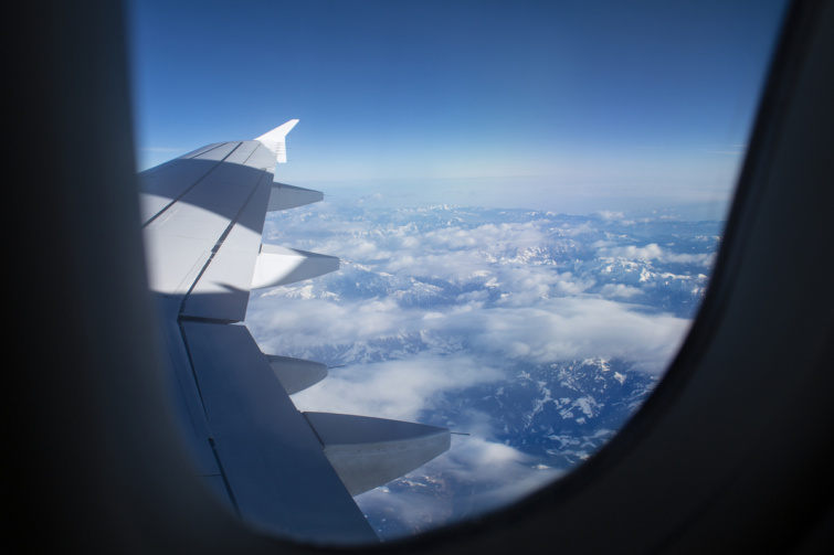Kilátás egy repülőgép ablakából