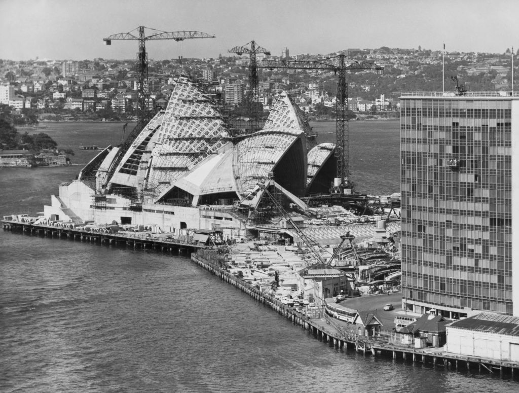 A Sydney-i Operaház a már beemelt vasbeton vitorlákkal