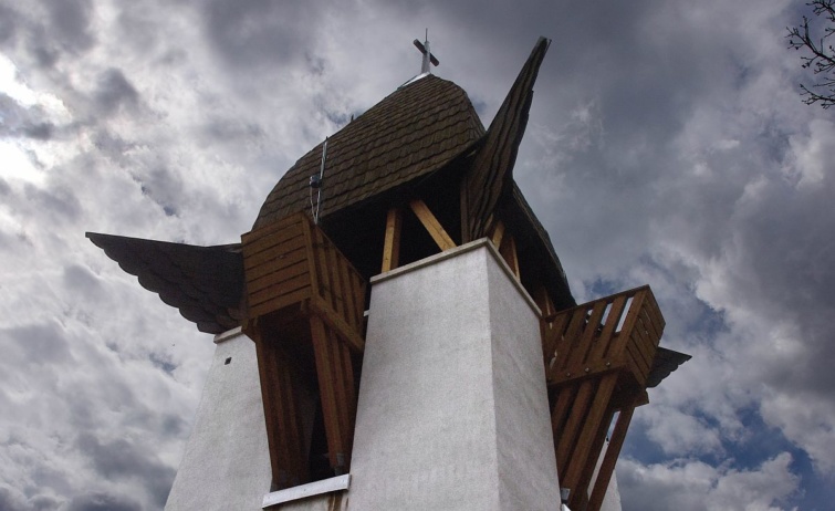 A Szent László kilátó, amely a régi, leégett kilátó helyére épült a Mogyoródi Nőegylet kezdeményezésére társadalmi összefogással 2001-ben.