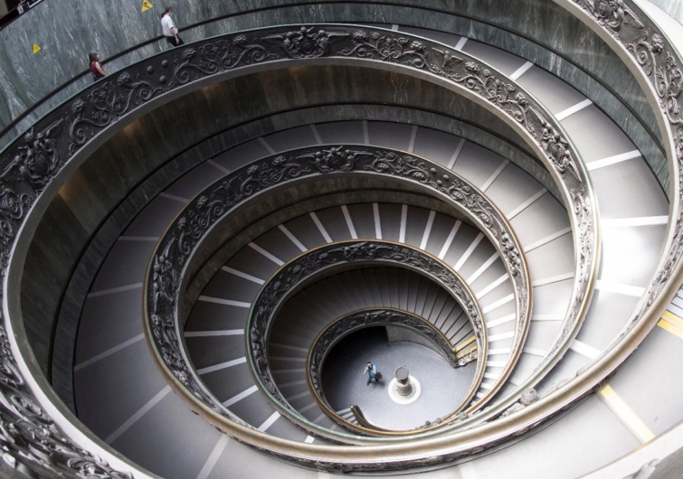 A Vatikáni Múzeum legendás lépcsősora