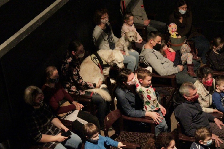 Veszprémi Petőfi Színház egy kutyabarát előadása.