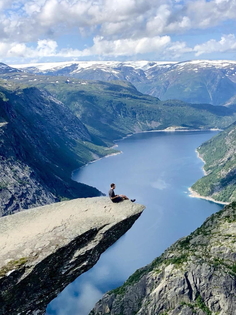 Vizvári Norbert a Trolltungánál.