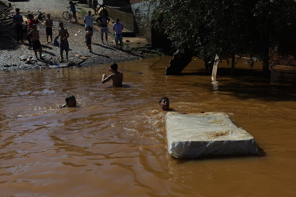31 ezer ember érintett, 1600 lakost evakuálni kellett az esőzés okozta áradások miatt