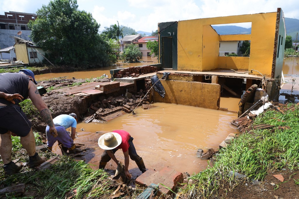 A házak alapját is kimosta az eső, ami menthetetlen károkat okozott