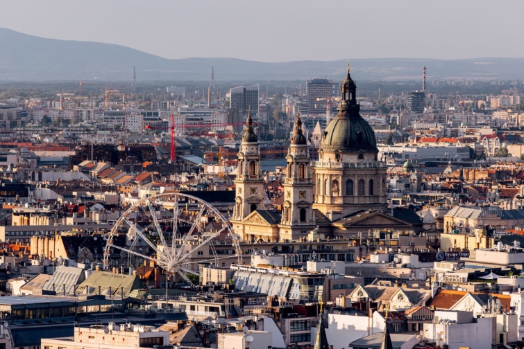 Budapest madártávlatból, a Szent István Bazilikával előtérben