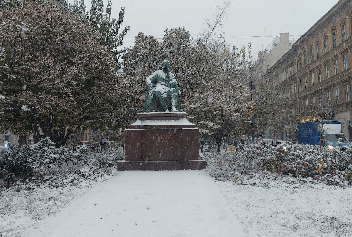 A havas Jókai-szobor