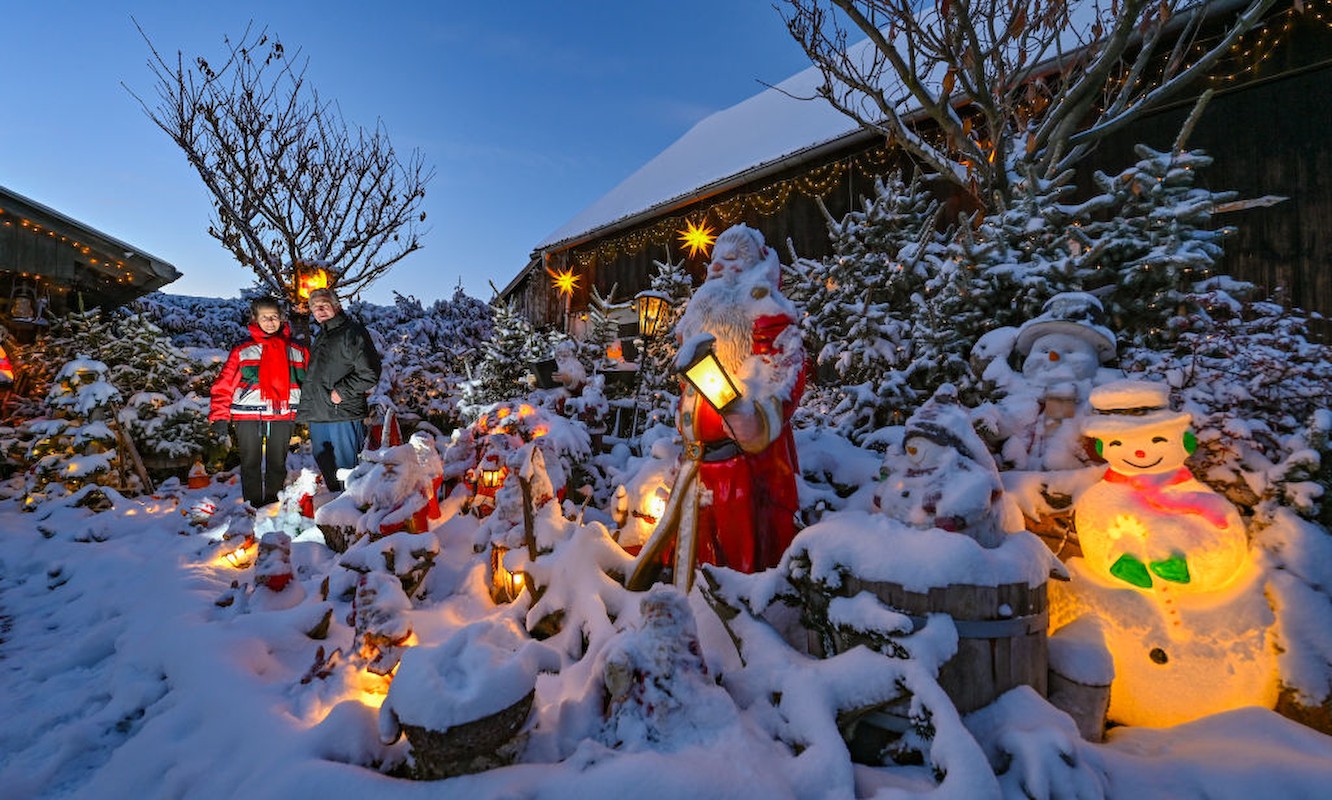 A németországi Straupitz karácsonyi fényei