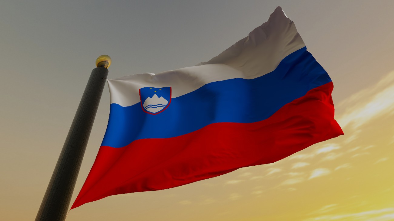 Szlovénia zászlaját lengeti a szél