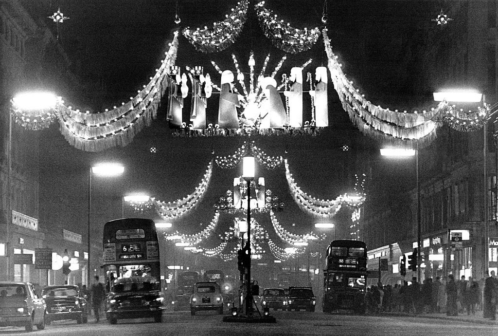 Karácsonyi fények a londoni Regent Streeten, 1968-ban.