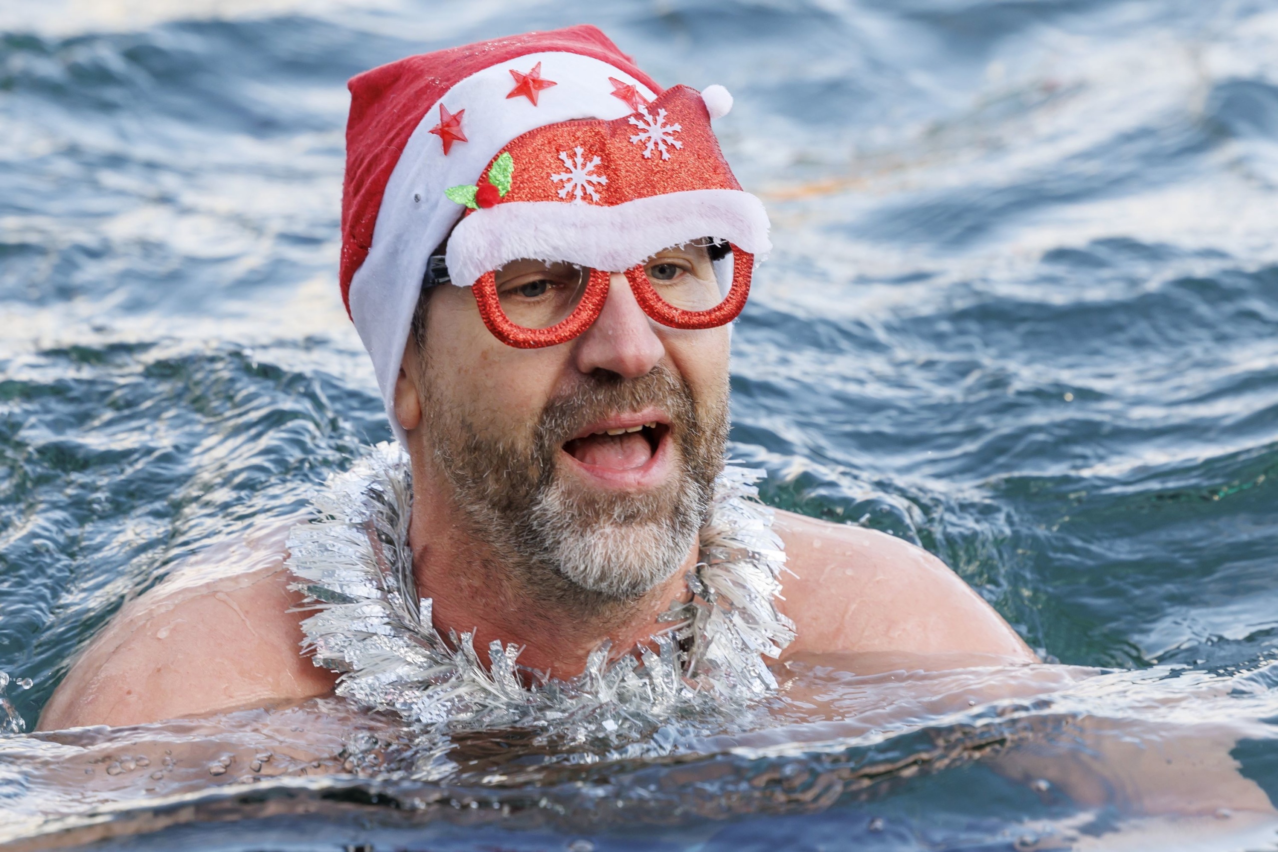 Karácsonyi úszás résztvevője Svájcban