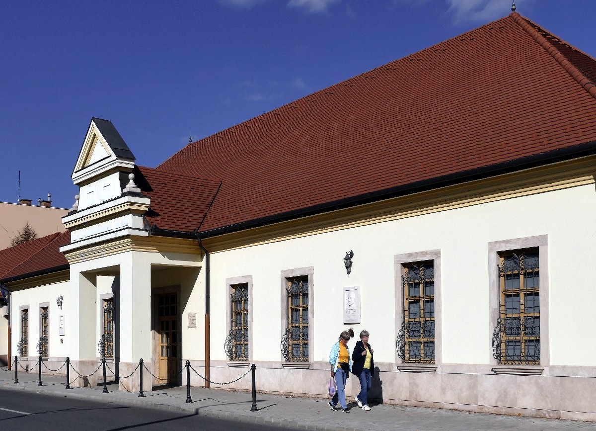 A százhalombattai Matrica Múzeumnak otthont adó egykori Kúria-épülete