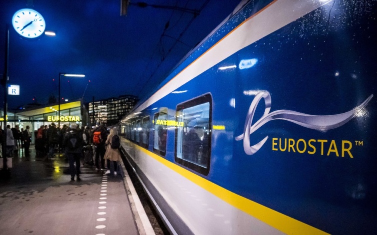 Amszterdam-London Eurostar vonatjárat az amszterdami Centraal Stationnál 2020. február 4-én