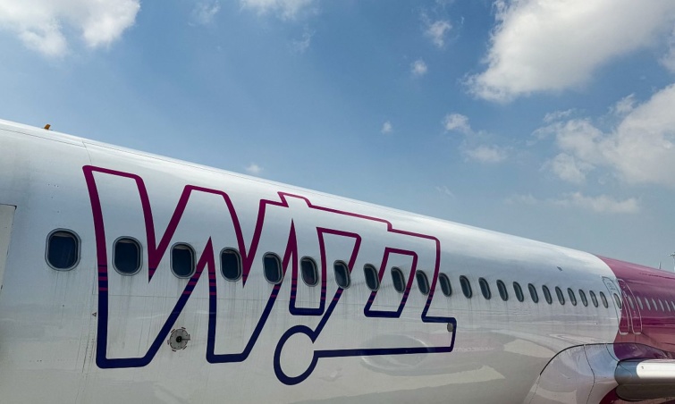A WizzAir légitársaság egyik repülőgépe.