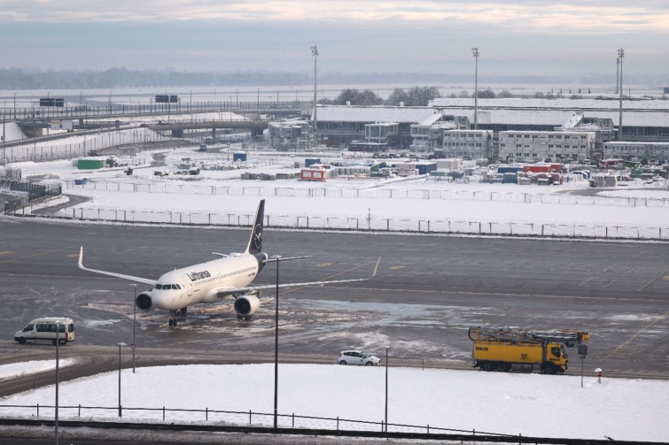 Parkoló repülőgép a müncheni repülőterén
