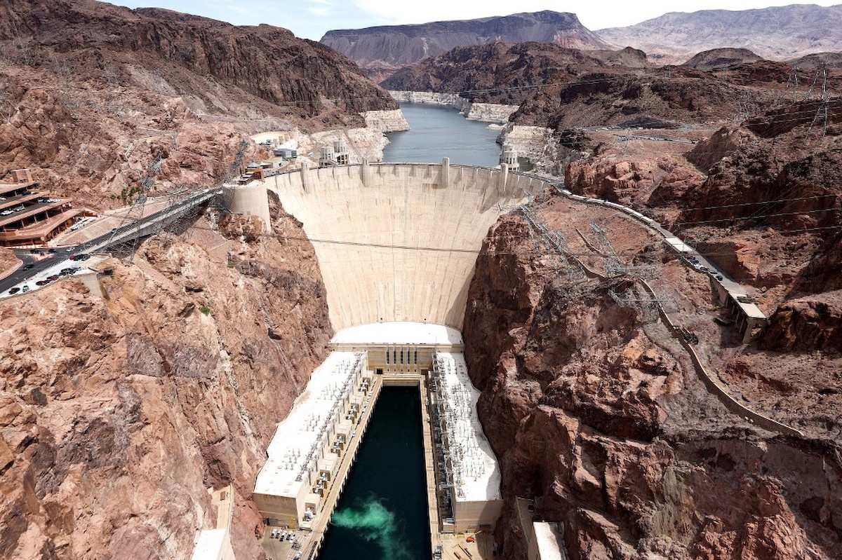 A Hoover-gát egy nagy teljesítményű vízerőmű Arizona és Nevada államok határán, a Colorado folyón, az Amerikai Egyesült Államok területén.