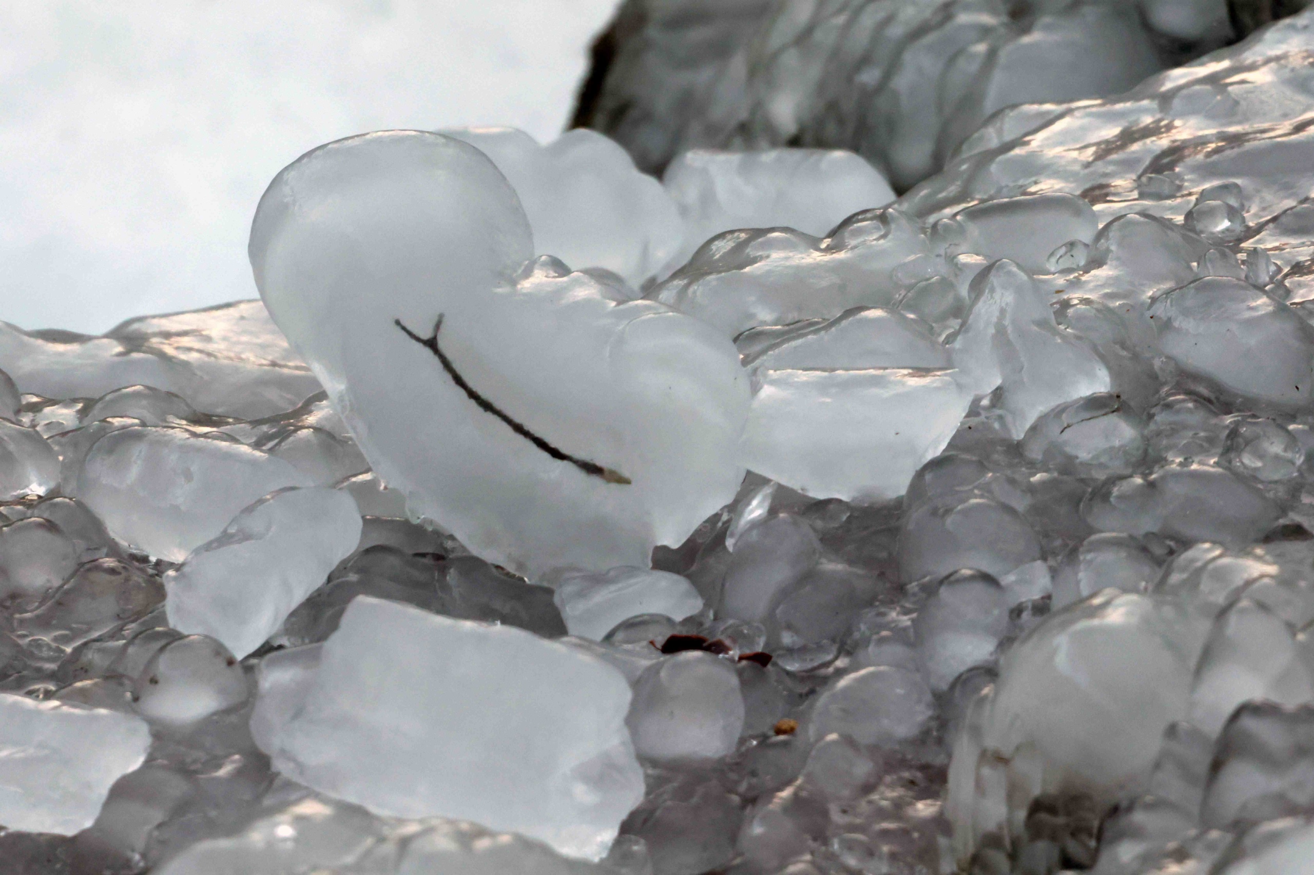 Jégformák a részben megfagyott lillafüredi vízesésnél