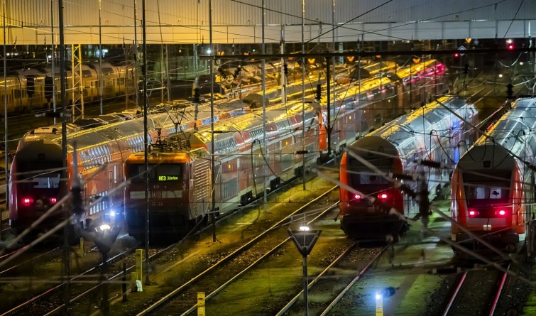 A Deutsche Bahn vasúti sztrájk miatt Berlinben veszteglő vonatszerelvényei 2024.01.24-én.
