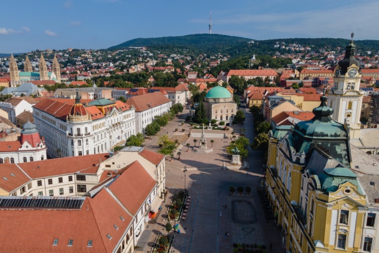 A drónnal készült felvételen a pécsi Széchenyi tér