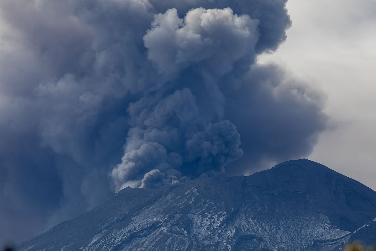 Hamut okád a mexikói Popocatépetl vulkán.