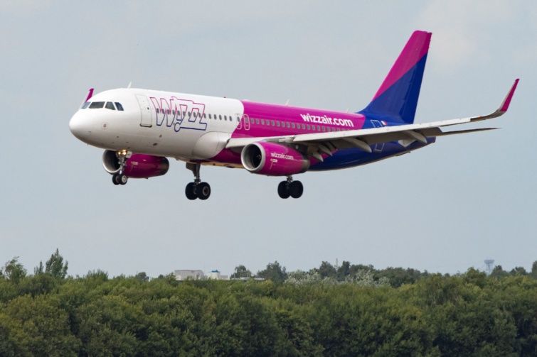 Egy Wizz Air gép landolás közben