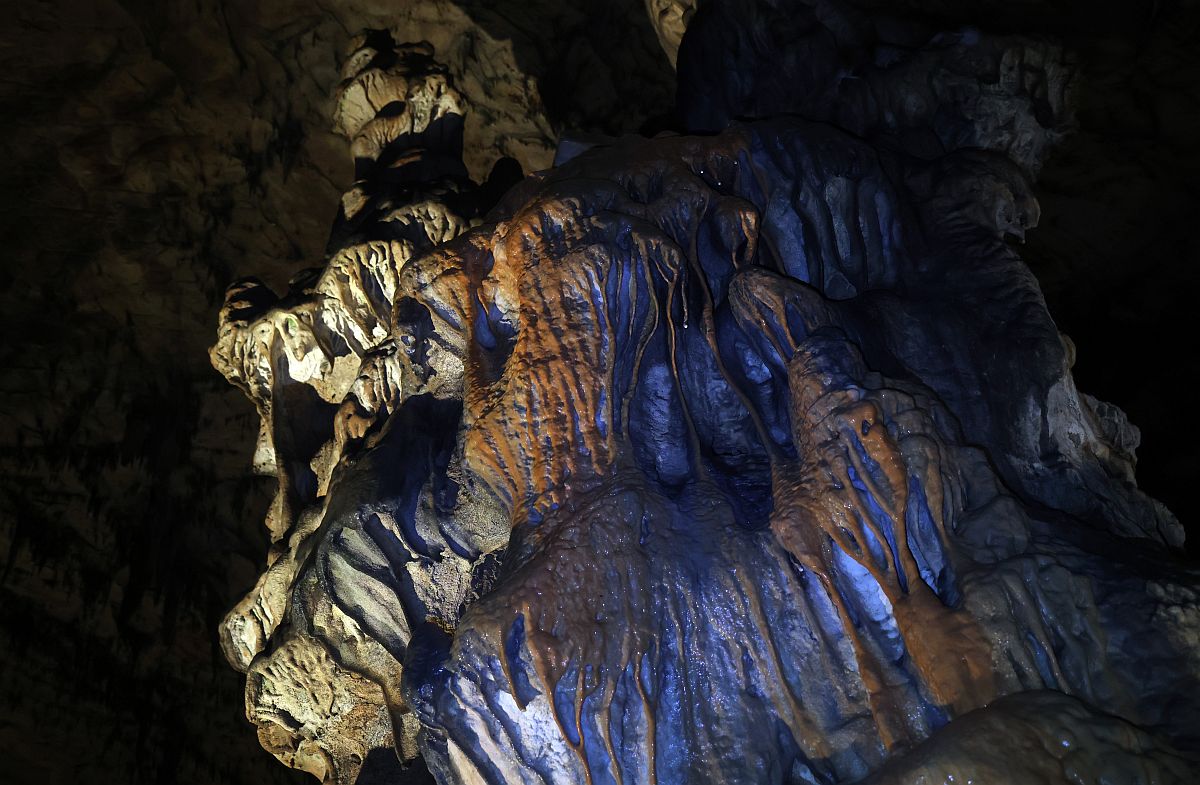Cseppkőformák az Aggteleki Nemzeti Park Baradla-barlangjában 2024. március 1-jén.
