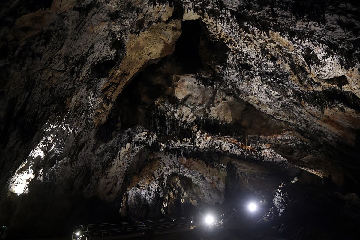 Cseppkőformák az Aggteleki Nemzeti Park Baradla-barlangjában 2024. március 1-jén.