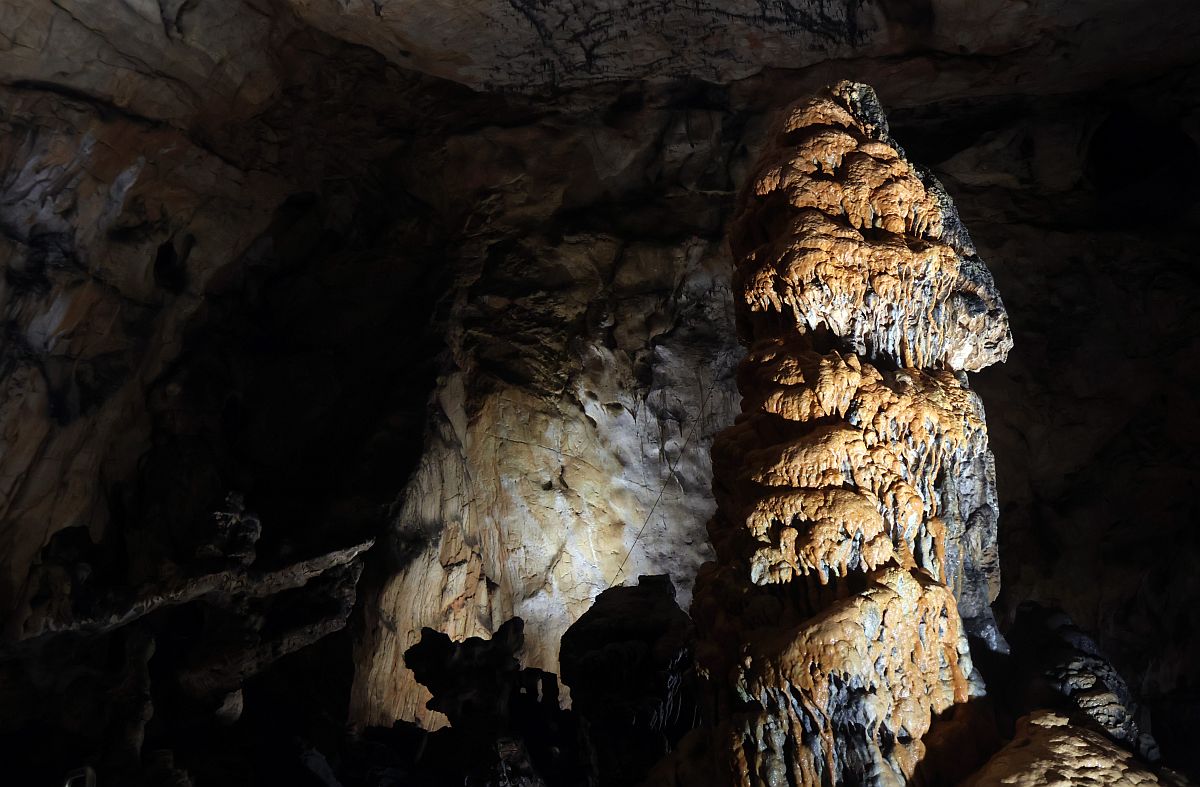 Cseppkőformák az Aggteleki Nemzeti Park Baradla-barlangjában 2024. március 1-jén.