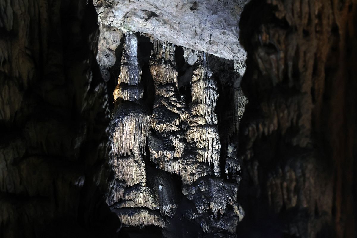 Cseppkőformák az Aggteleki Nemzeti Park Baradla-barlangjában 2024. március 1-jén.