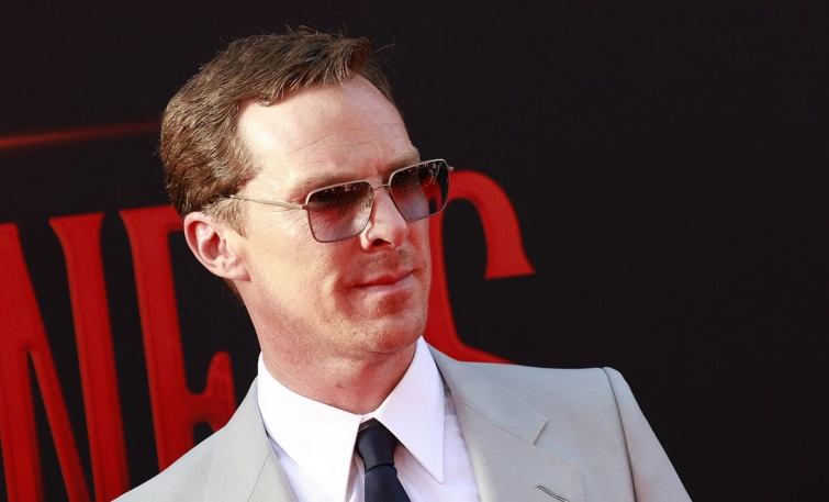 Benedict Cumberbatch napszemüvegben.