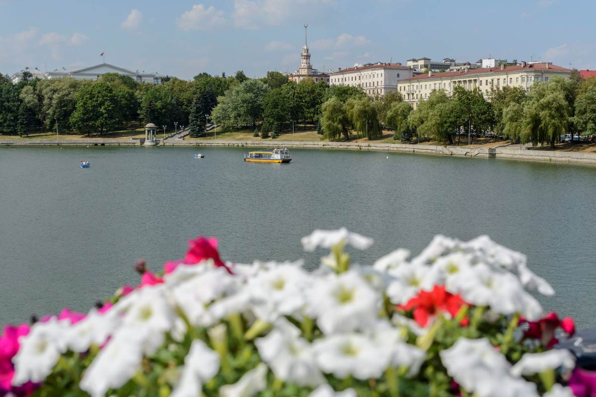 Csónakázótó a fehéroroszországi Minszkben 2014. augusztus 5-én.