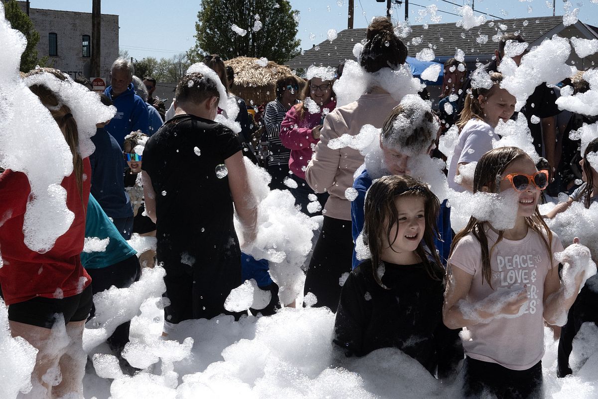Perryville-ben habpartyval melegítenek a napfogyatkozásra.