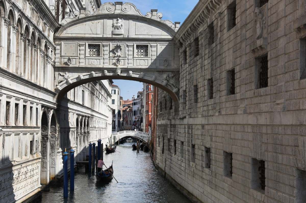 A Sóhajok hídja az olaszországi Velencében