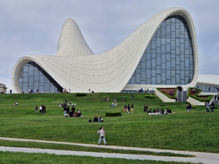 A Heydar Aliyev Center Bakuban