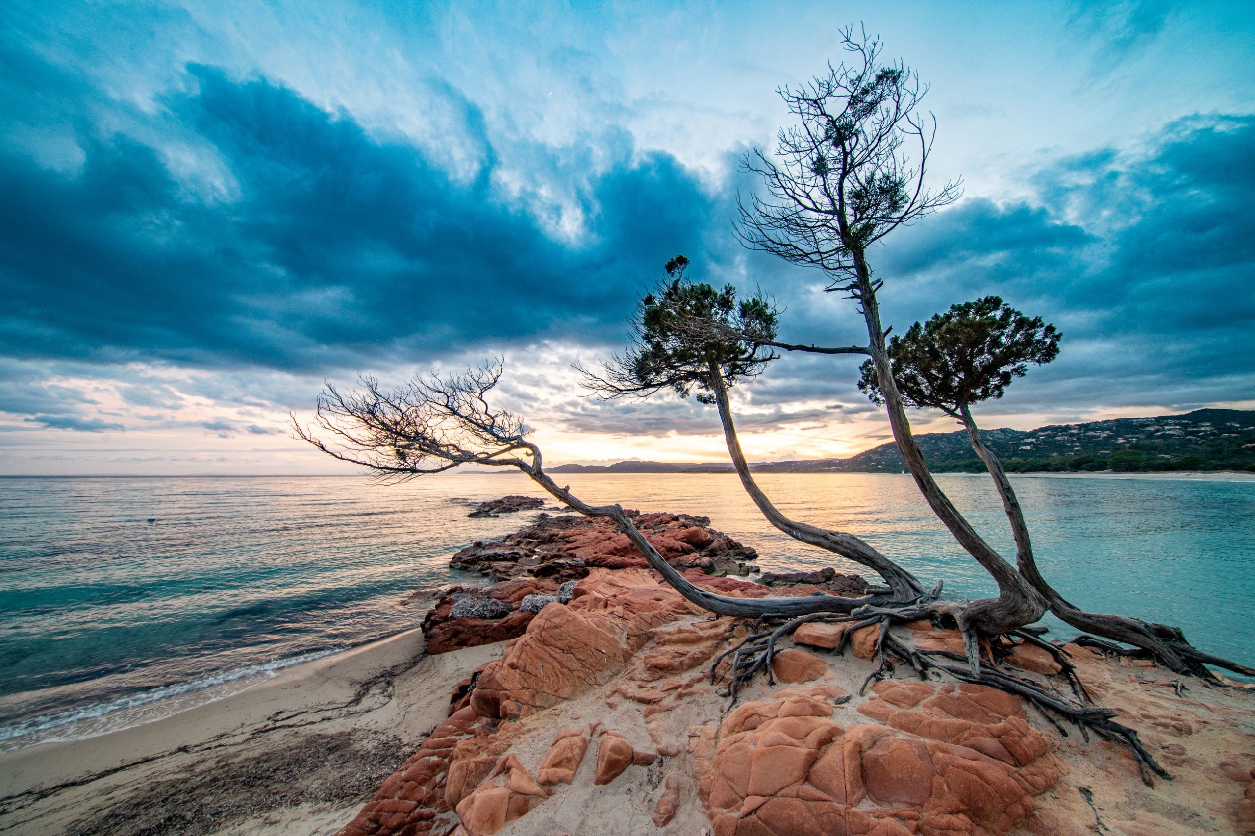 A színkavalkádhoz a rózsaszín gránitsziklák is hozzátesznek.