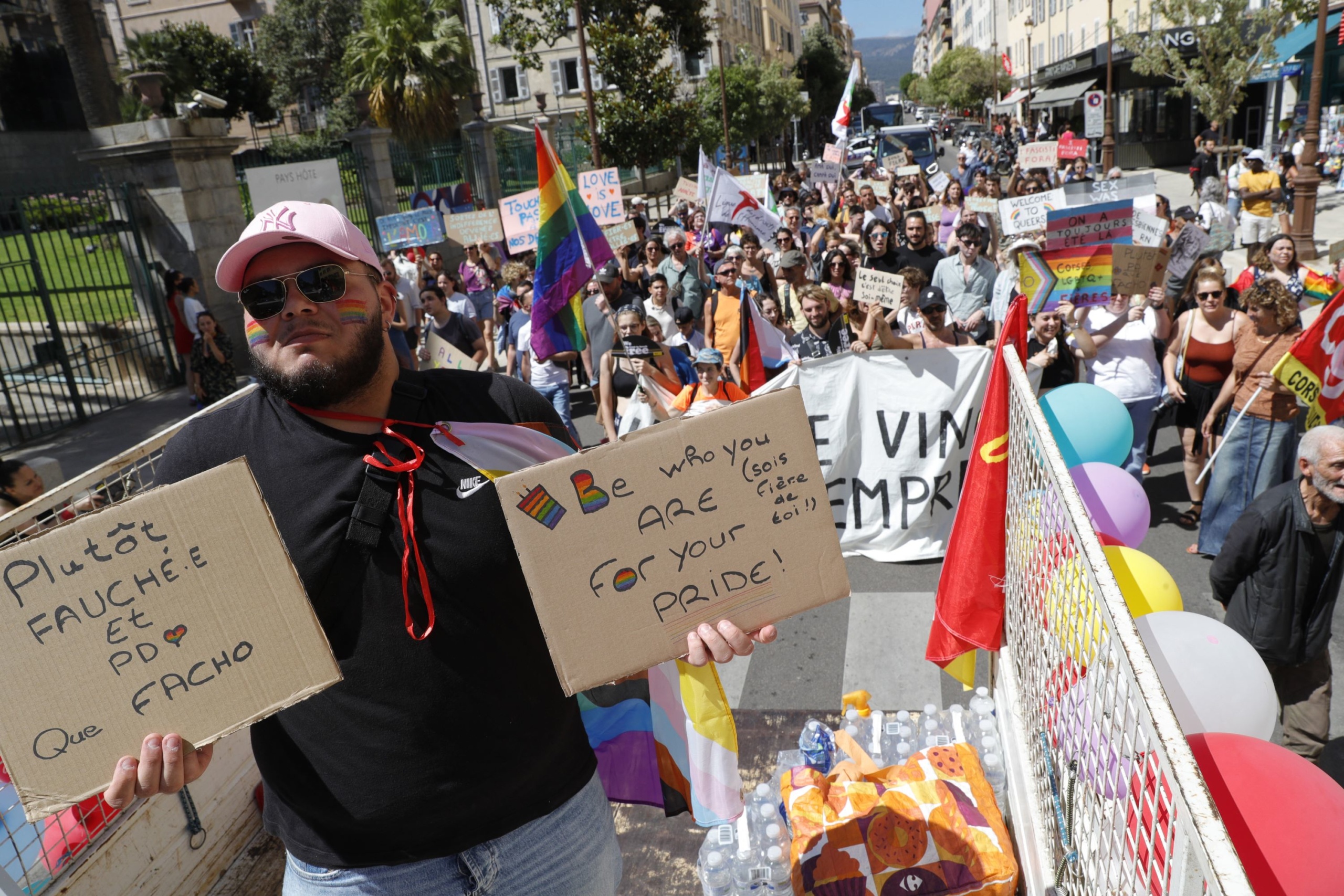 A szintén Franciaországhoz tartozó Korzikán is ünnepeltek.