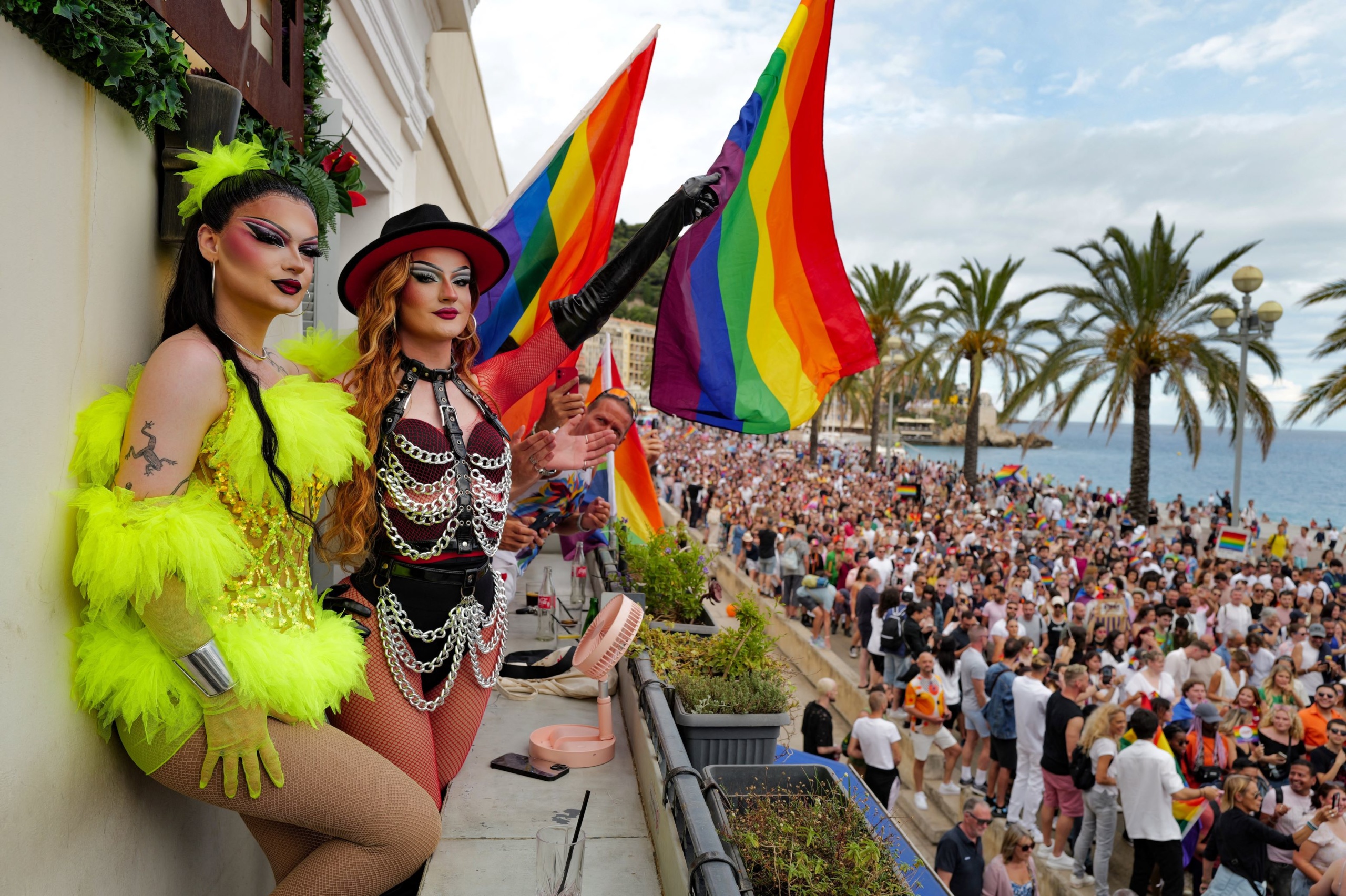 Nizzában a francia riviérán vonult a tömeg.