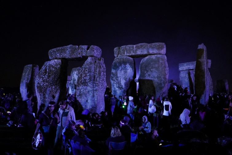 stonehenge2 - Startlap Utazás A nyári napforduló ünnepe minden évben tömegeket vonz a helyszínre.