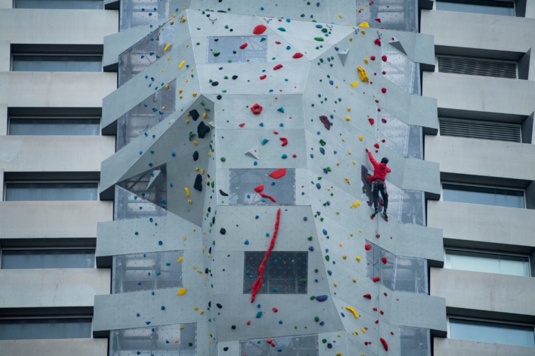 Mászófal egy koppenhágai erőmű oldalán.